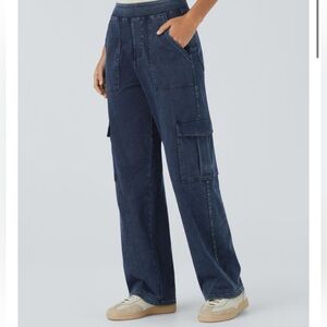 Halara Flex™ Mid Rise Pockets Straight Leg Casual Cargo Jeans. EUC! ✨